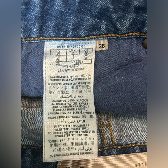 GUESS women’s button fly denim shorts size 26 - Picture 9 of 10